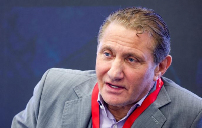 Бывший наемный директор Алексей Власов стал номинальным хозяином ГК ЕКС