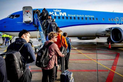 Рейс KLM прервали и вернули на стоянку из-за подозрительного названия Wi-Fi сети с упоминанием &laquo;бомбы&raquo; на борту